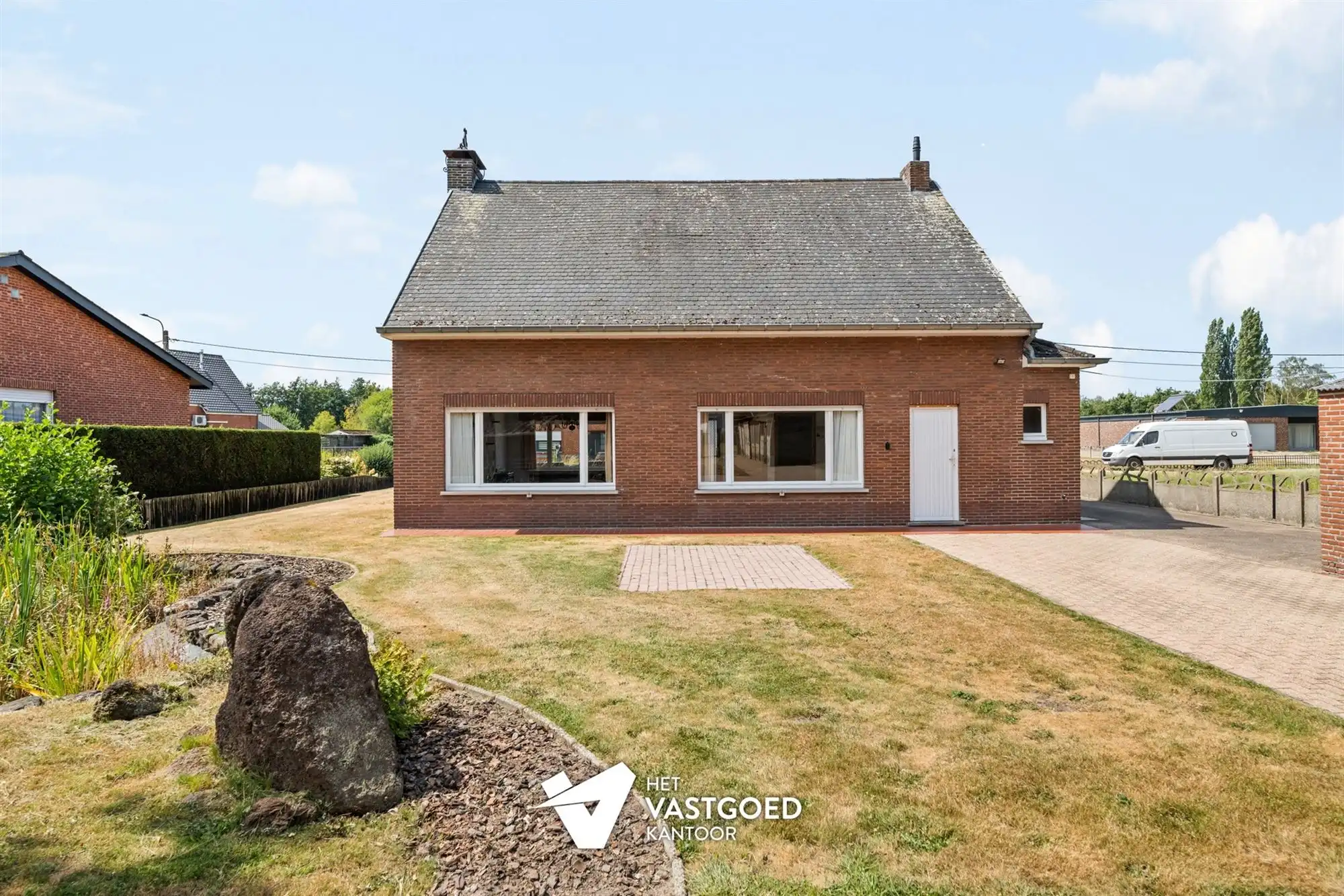 RUIME, STATIGE WONING OP GROENE LIGGING MET RUIM PERCEEL foto 17