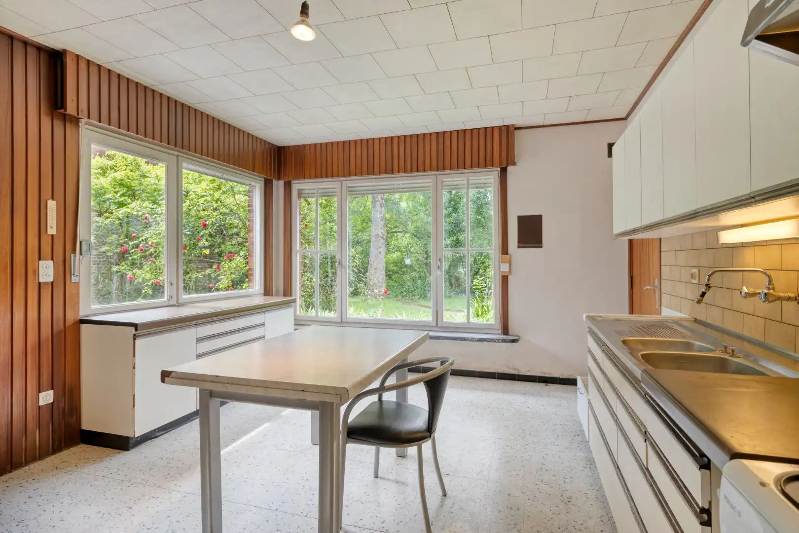 Te renoveren woning, rustig gelegen op een zonnig perceel van 767 m² te Olen-Centrum ! foto 12