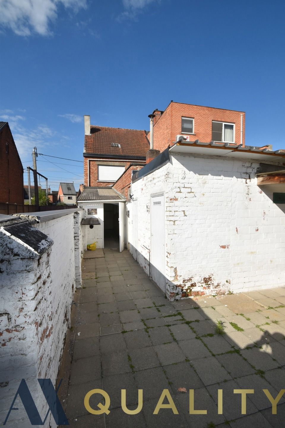 te renoveren Half-open woning met koer op 01 are 77 ca foto 26