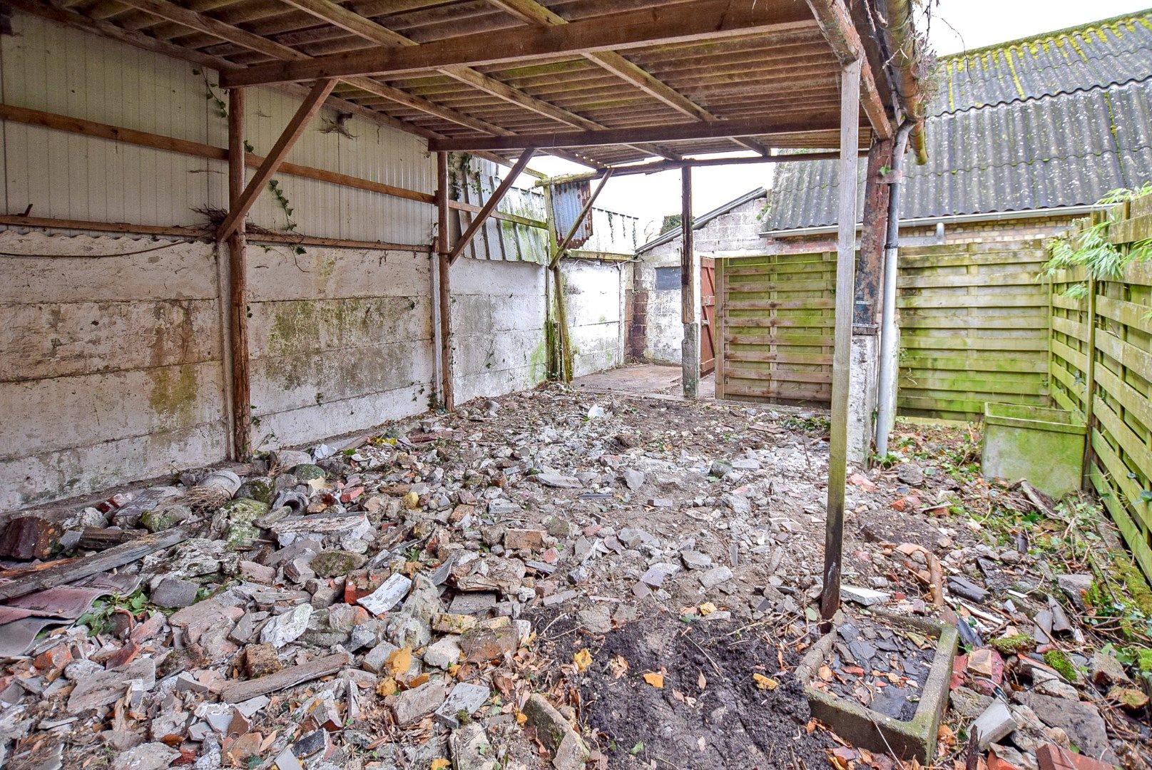 Te renoveren woning met 3 slaapkamers en zongerichte tuin. foto 19