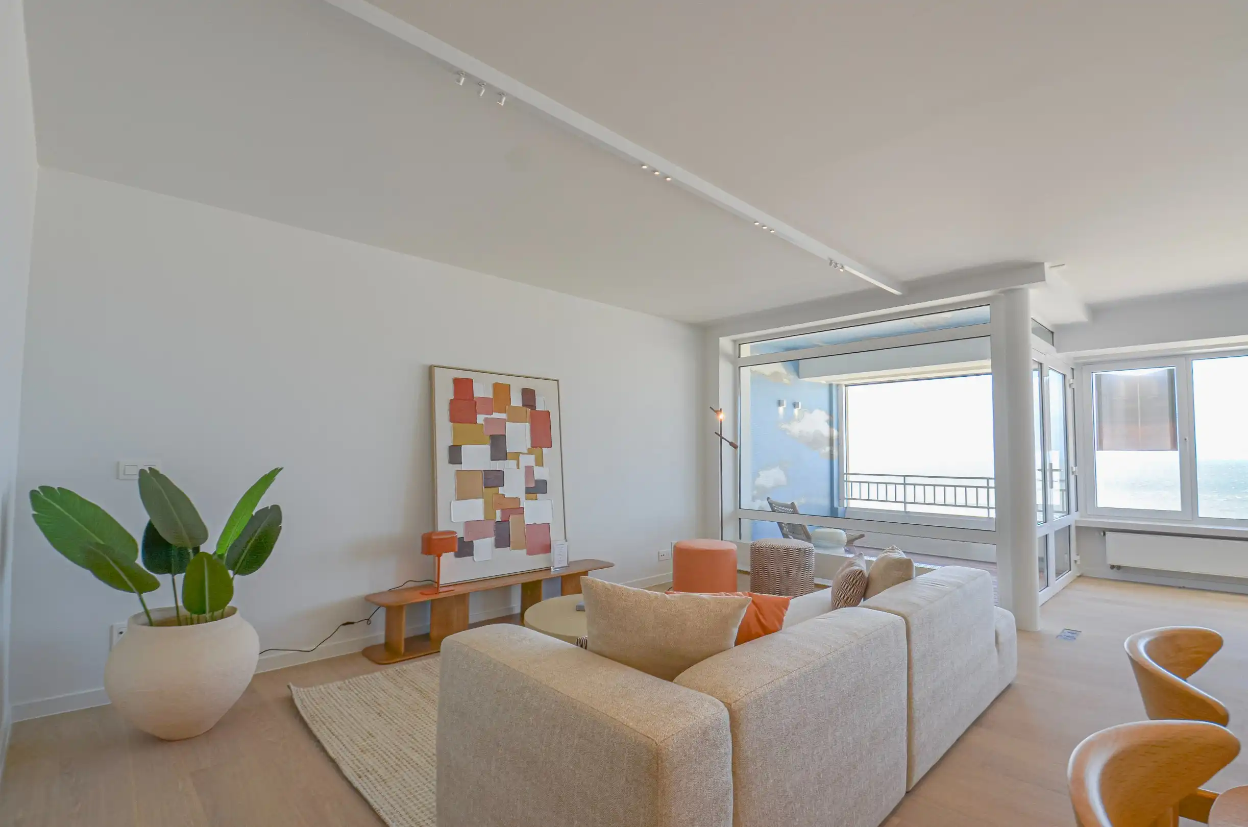 Exclusief – Stijlvol volledig gerenoveerd appartement met frontaal zeezicht. foto 3