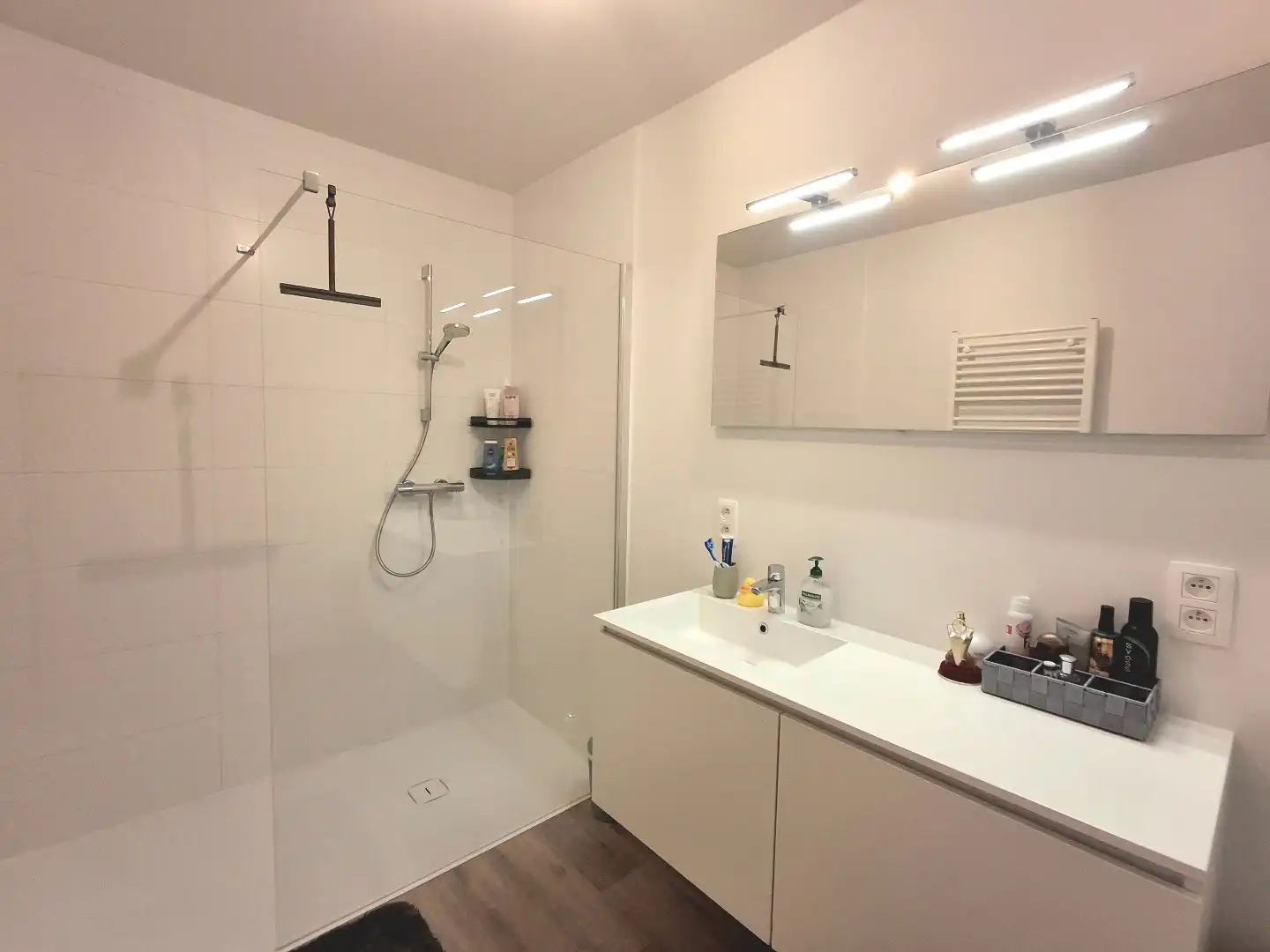 KWALITATIEF EN ENERGIEZUINIG NIEUWBOUWAPPARTEMENT MET 1 SLAAPKAMER EN AUTOSTAANPLAATS foto 6