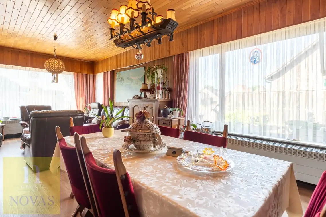 Landelijk gelegen woning op een perceel van 15 are, 23m straatbreedte foto 13