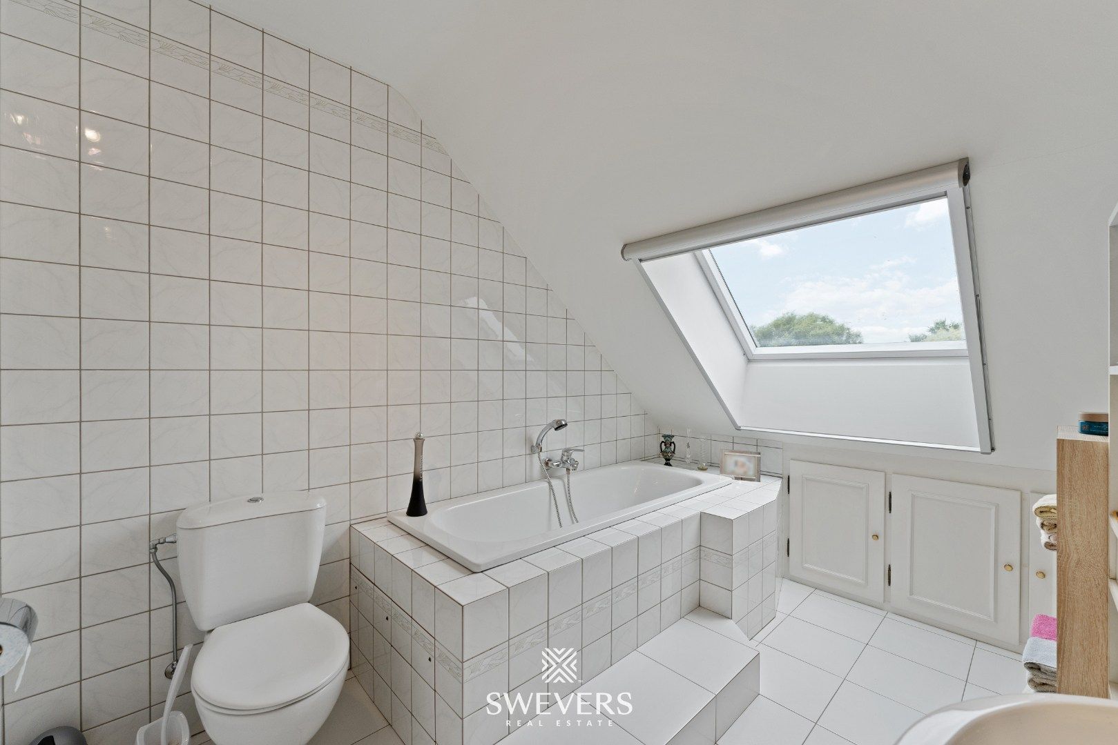 Ruime woning ( 345 m2 ) met 4 SLPK op prachtig perceel van 21a50ca foto 25