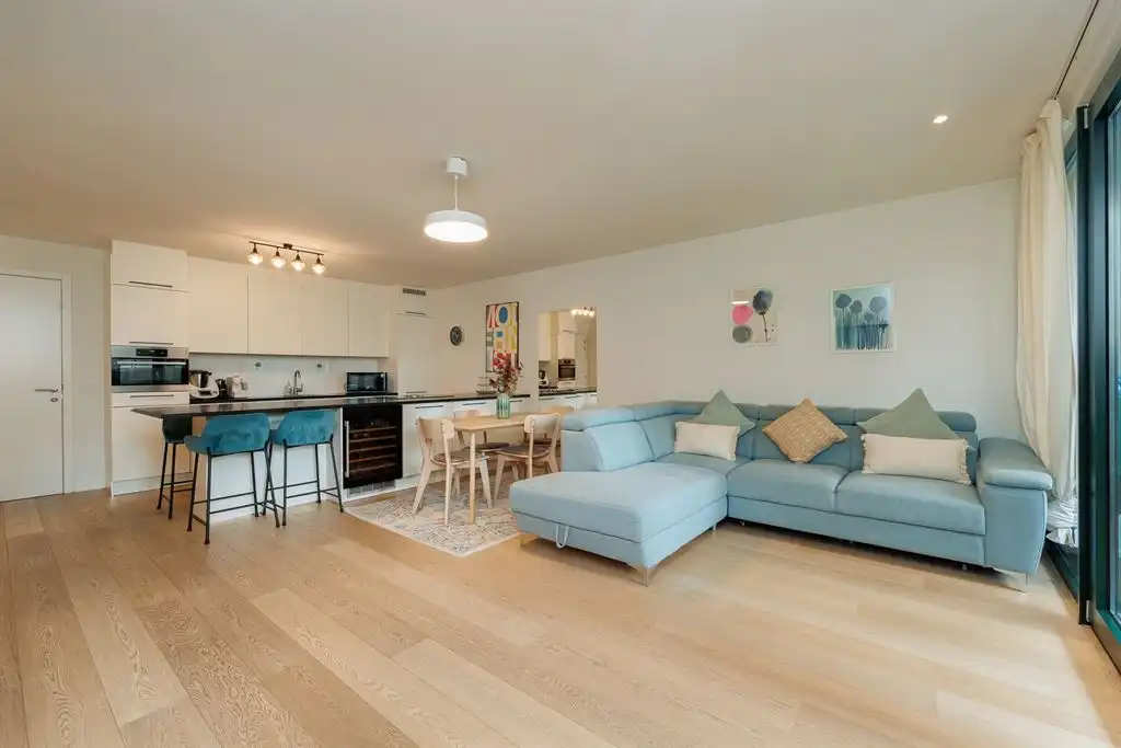 Gerenoveerd appartement met terras foto 7