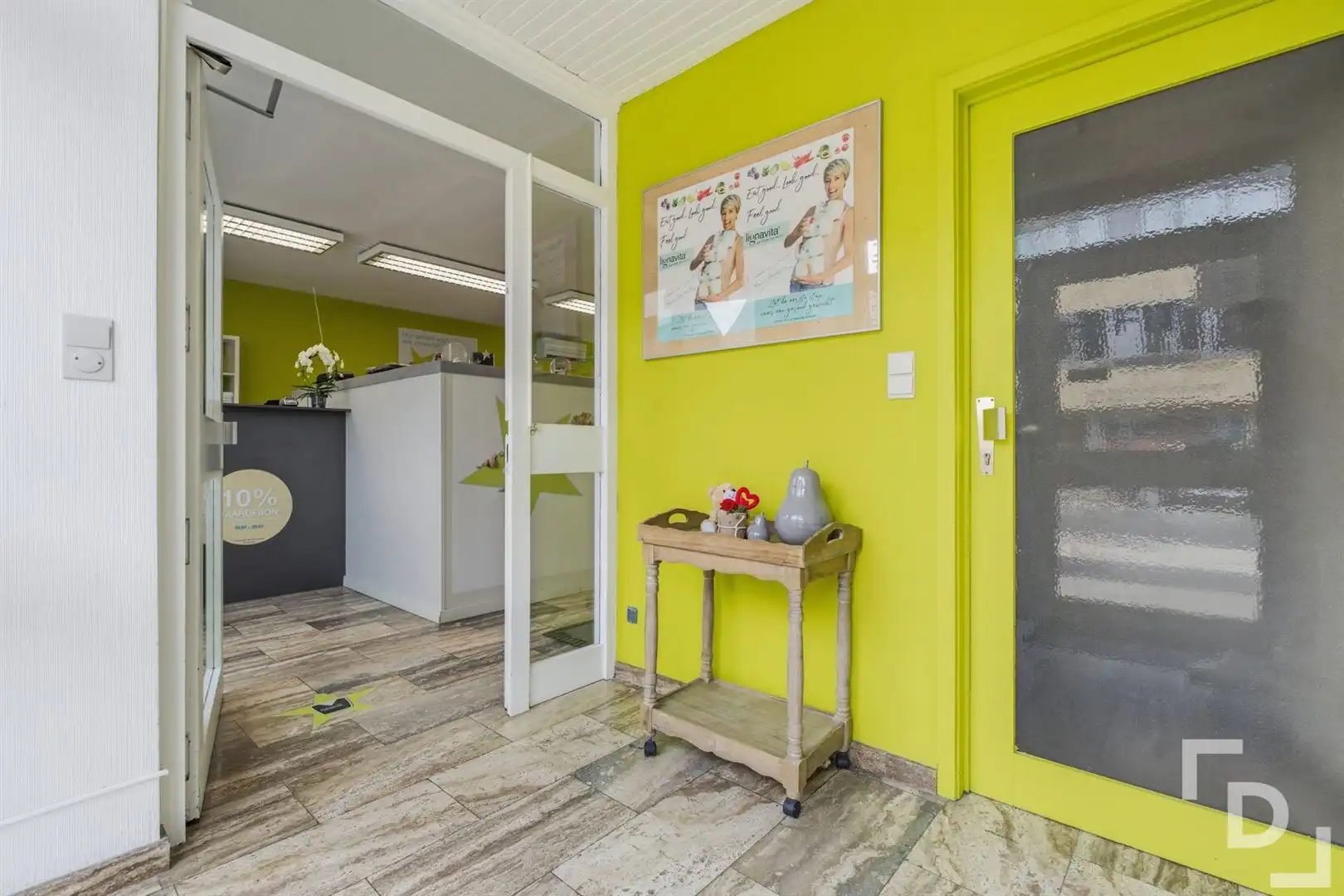 Ruim gebouw te koop met handelsruimte en appartement in Woumen. foto 6