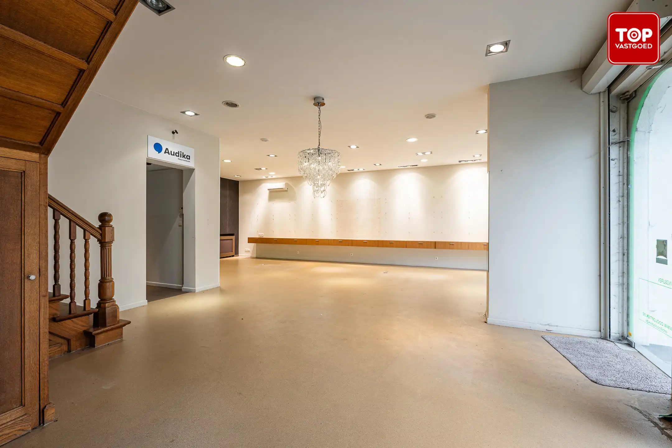 Karaktervol en  multifunctioneel handelshuis  op een interessante ligging.  foto 7