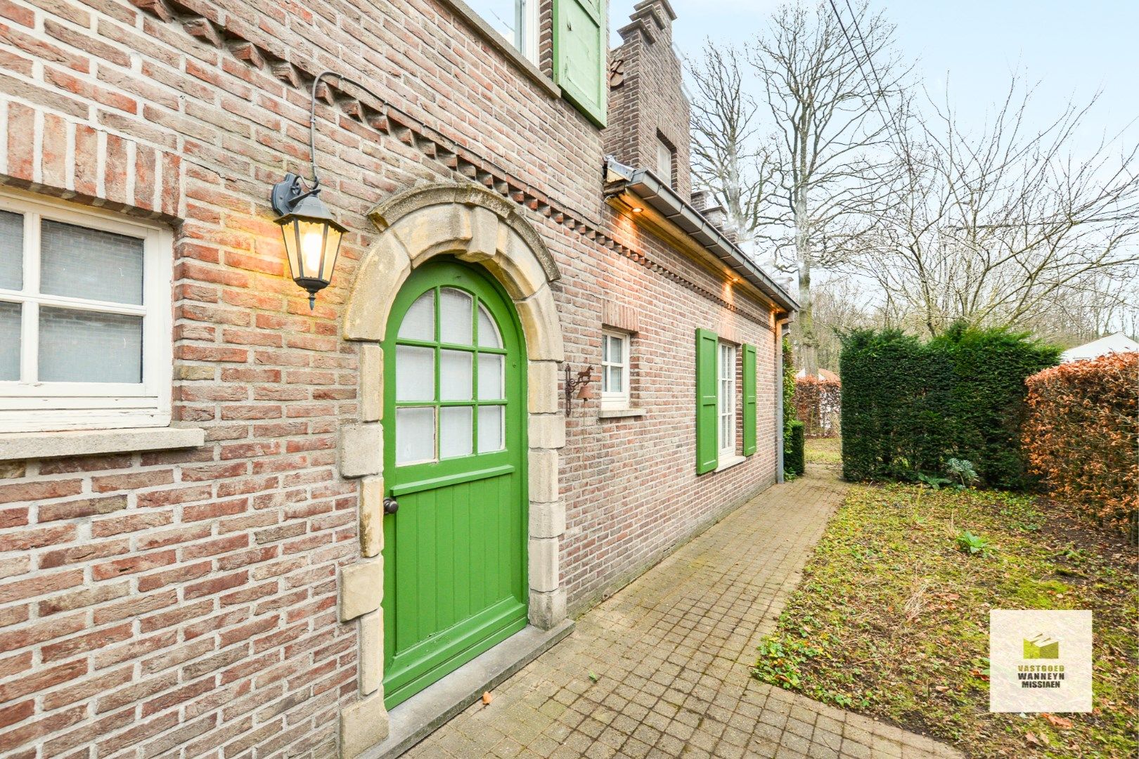 Unieke vrijstaande woning aan de bosrand met 2 slaapkamers en dubbele garage foto 2