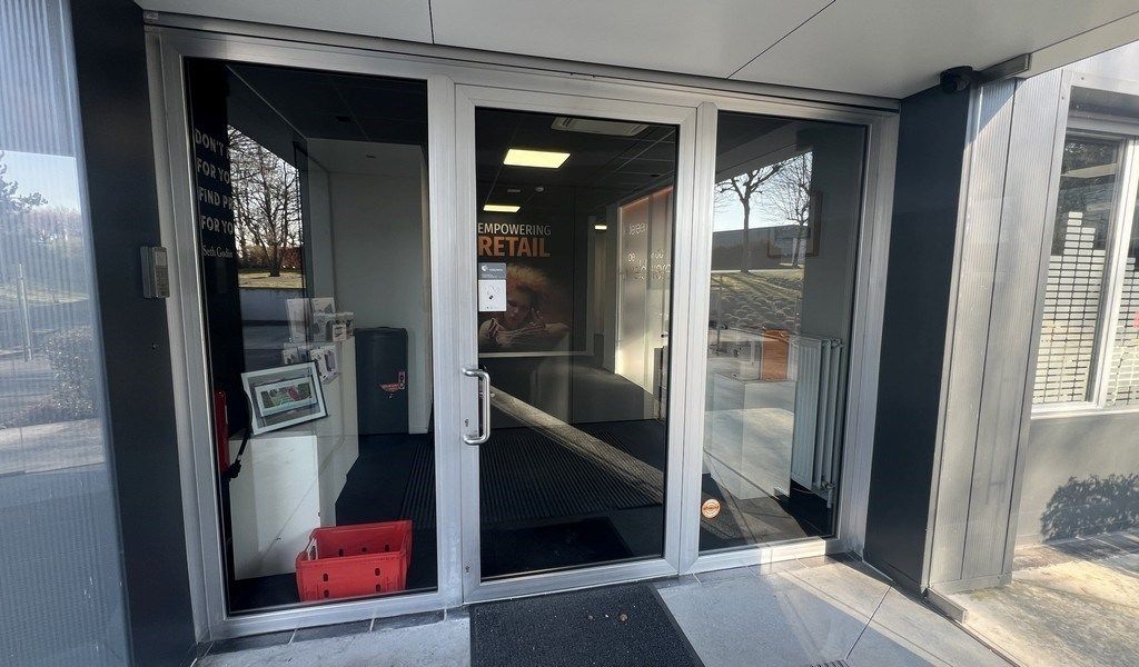 Bedrijfsgebouw met laadkades te huur in Ronse foto 10