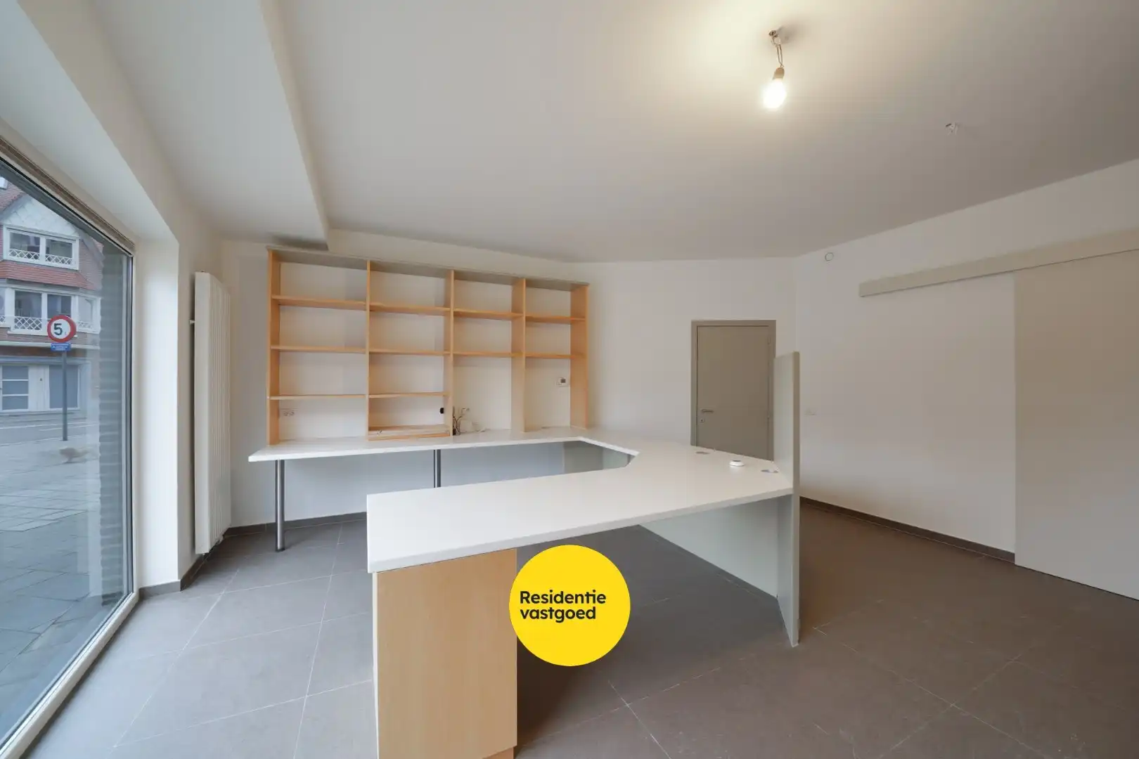 Instapklaar handelsgelijkvloers met sterke visibiliteit te Oostende foto 3