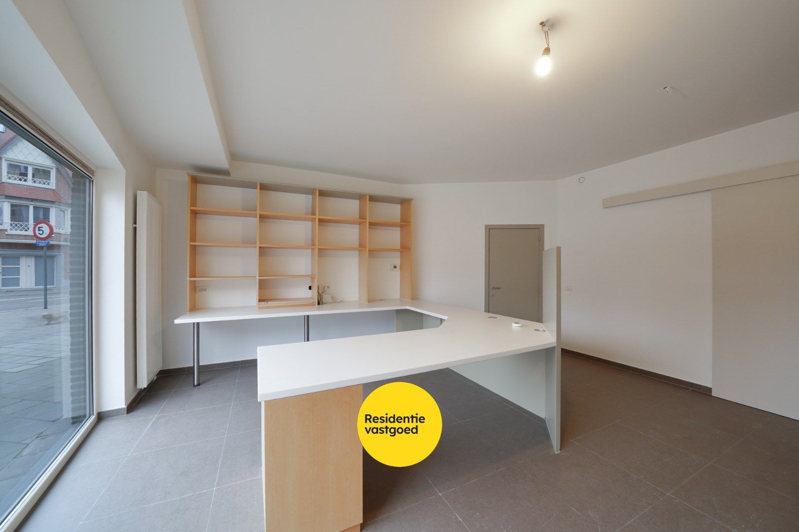 Instapklaar handelsgelijkvloers met sterke visibiliteit te Oostende foto 3