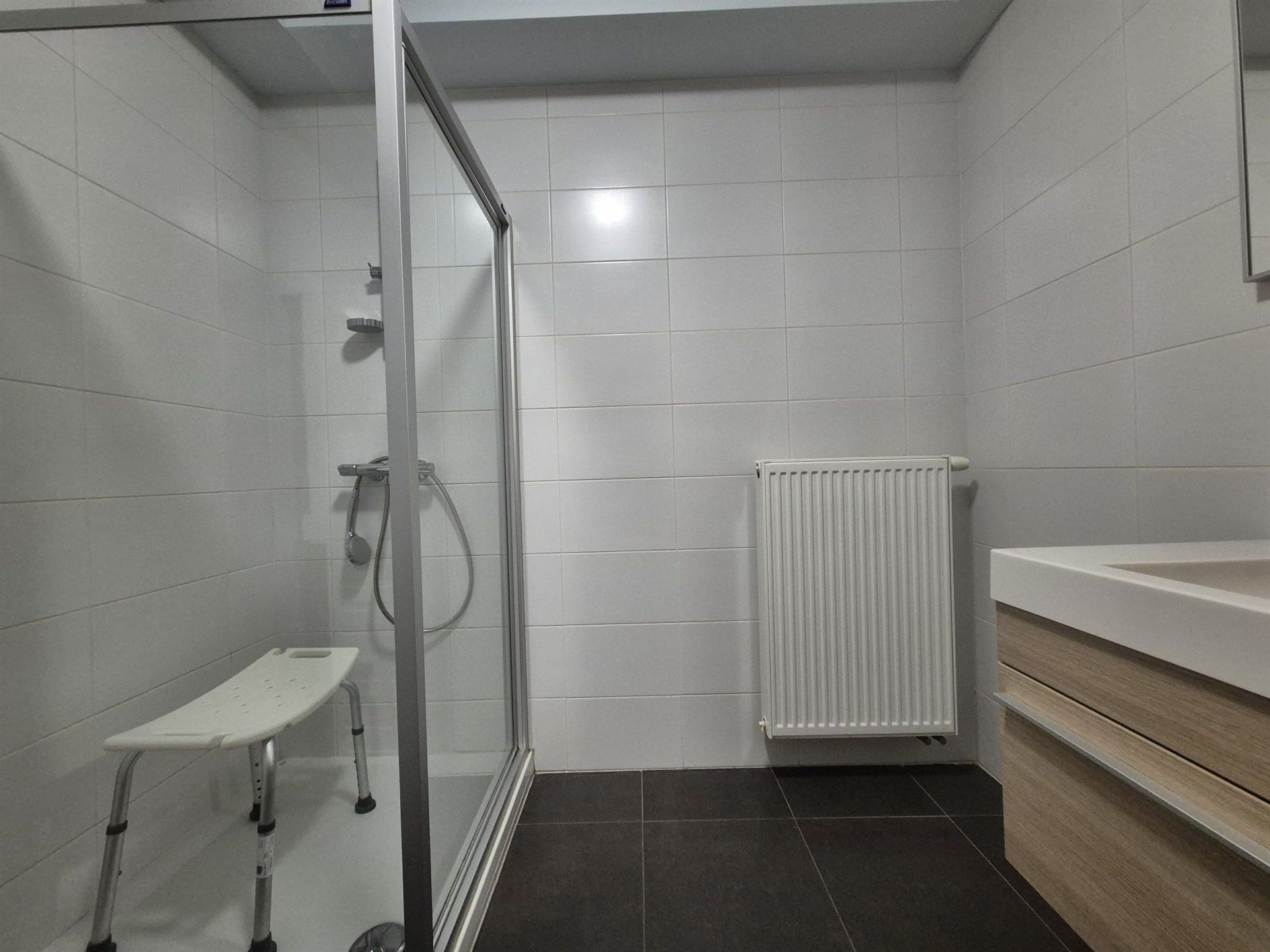 Modern 2-slaapkamerappartement in een stijlvol landelijk gebouw foto 12