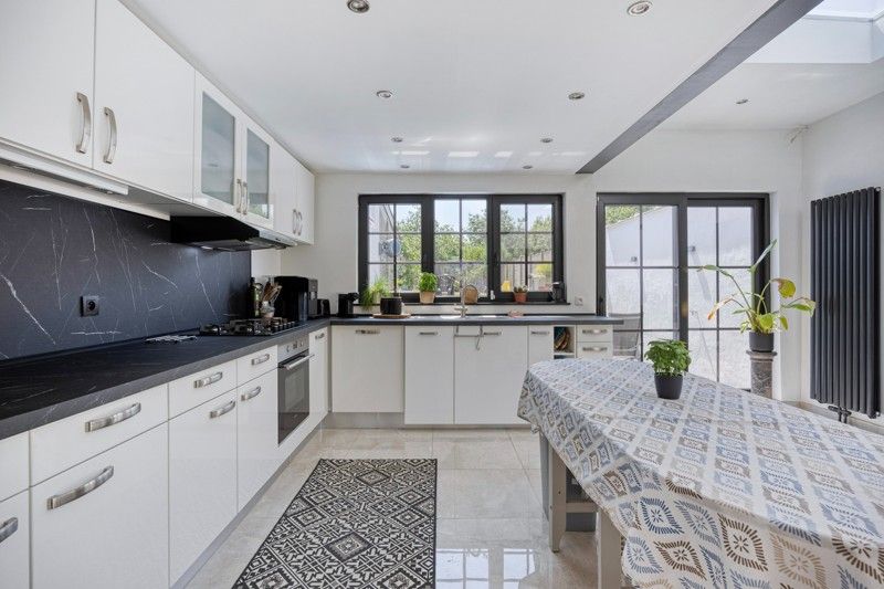 Volledig gerenoveerde woning foto 2