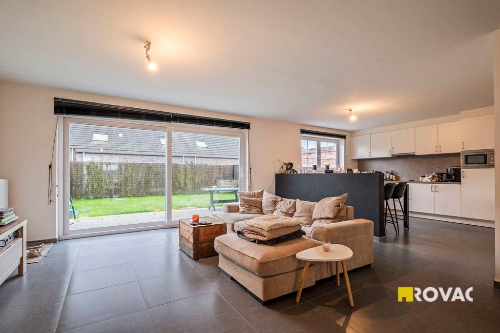 Zeer recente en ruime woning met 4 slaapkamers, garage en tuin foto 2