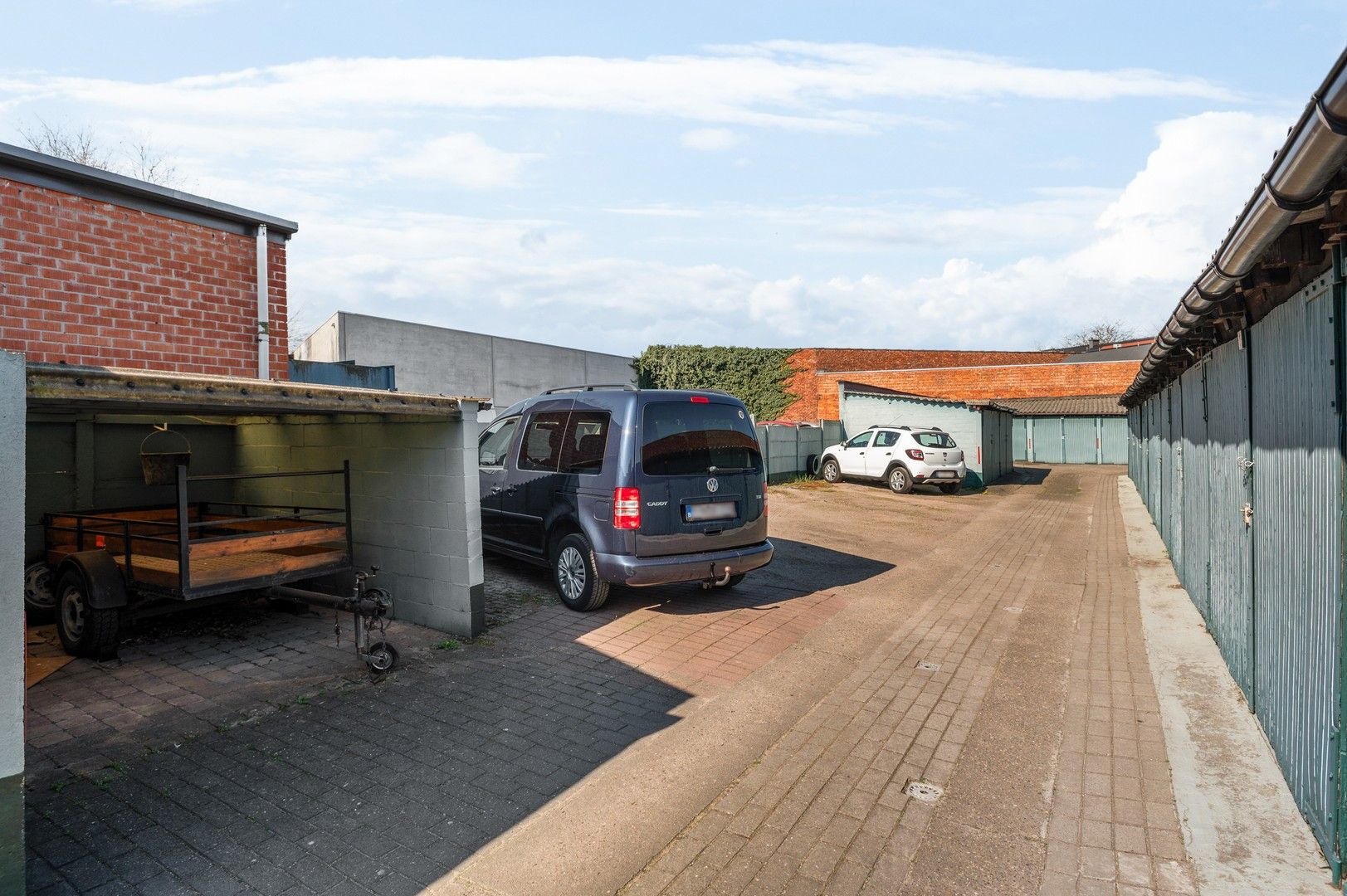 Te renoveren eengezinswoning met 17 garageboxen in Merksem foto 15