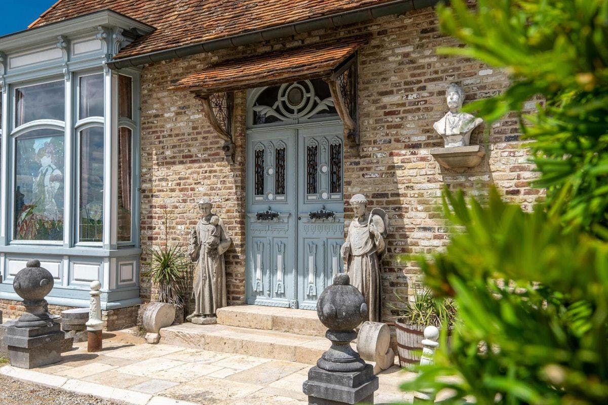 Uniek karaktervol pand met tal van mogelijkheden te Gistel foto 2