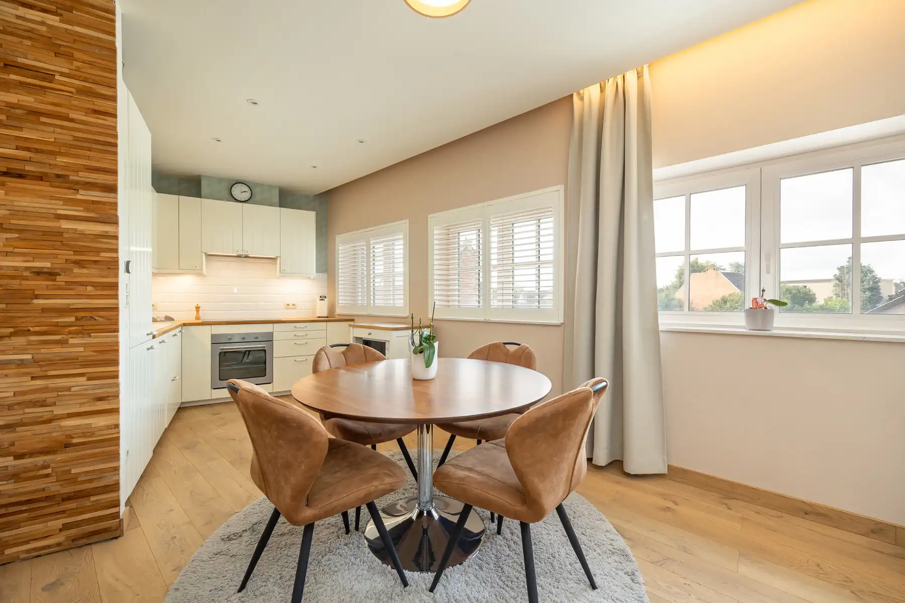 Handelspand met ingericht appartement foto 16