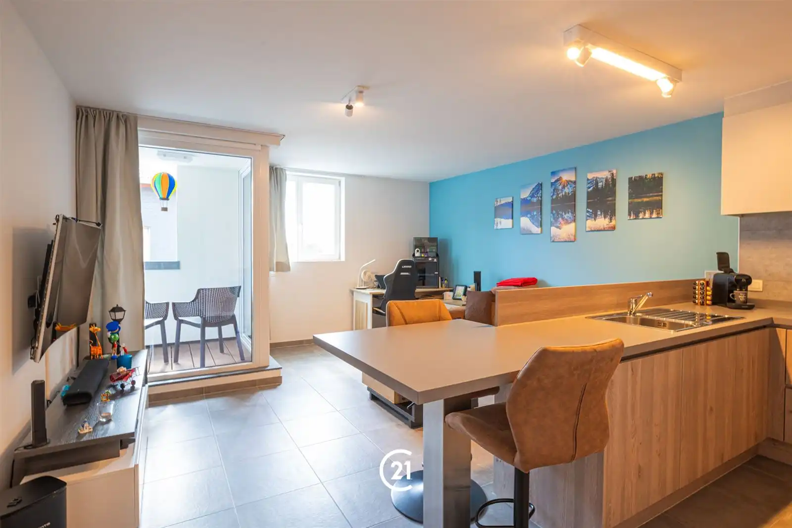 Modern 1-slaapkamerappartement met terras en parkeerplaats foto 3