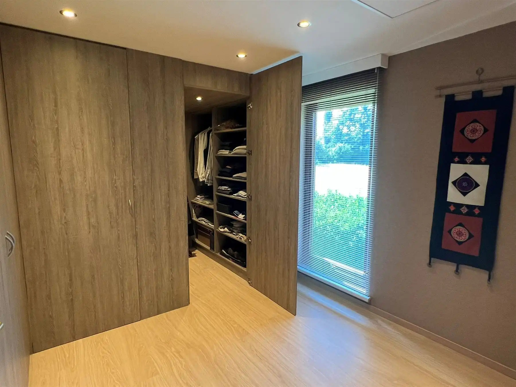 Karaktervolle en ruime villa met prachtige tuin foto 17