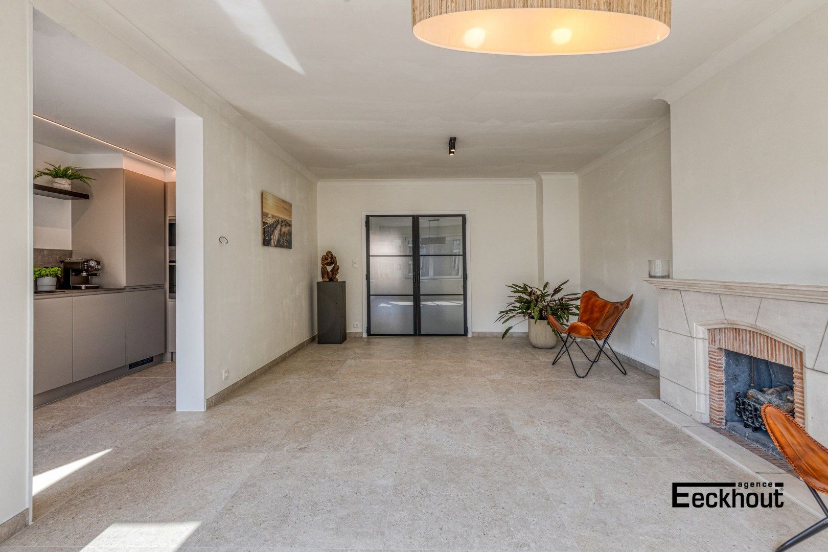 Exclusief, volledig vernieuwd appartement (104 m²) op gegeerde ligging te Oostende! foto 2