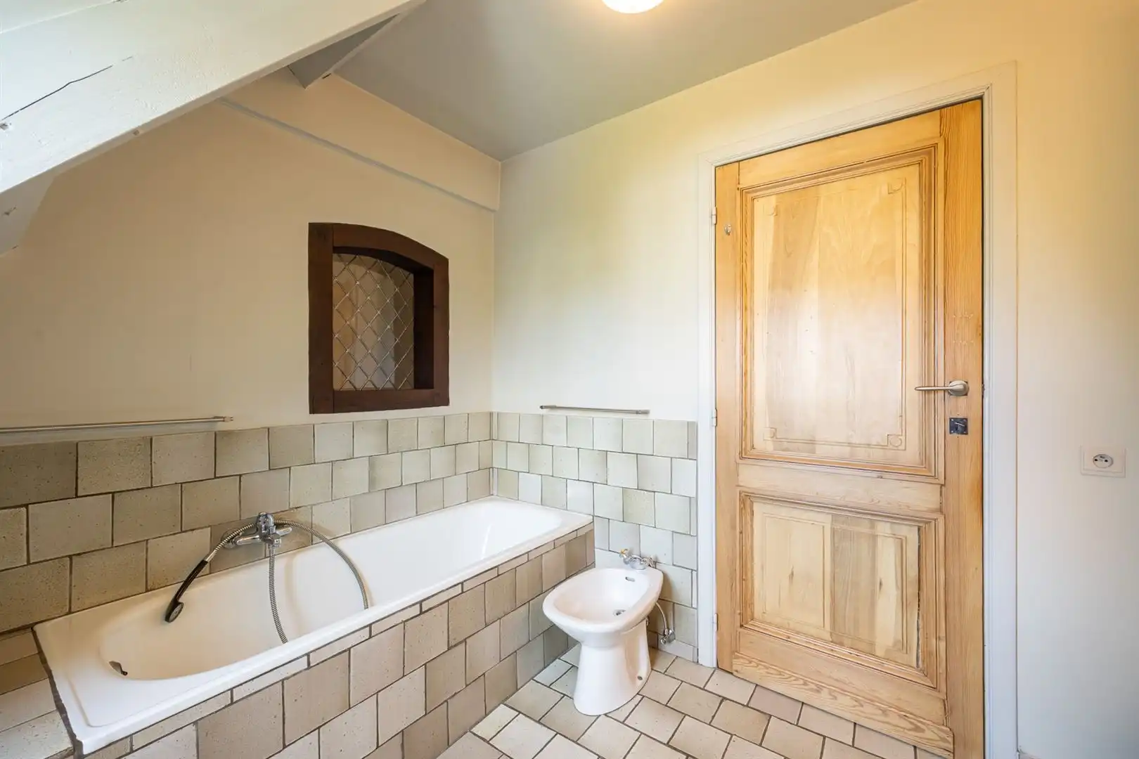 Karaktervolle landelijke woning met 4 slpk en ruime tuin foto 20