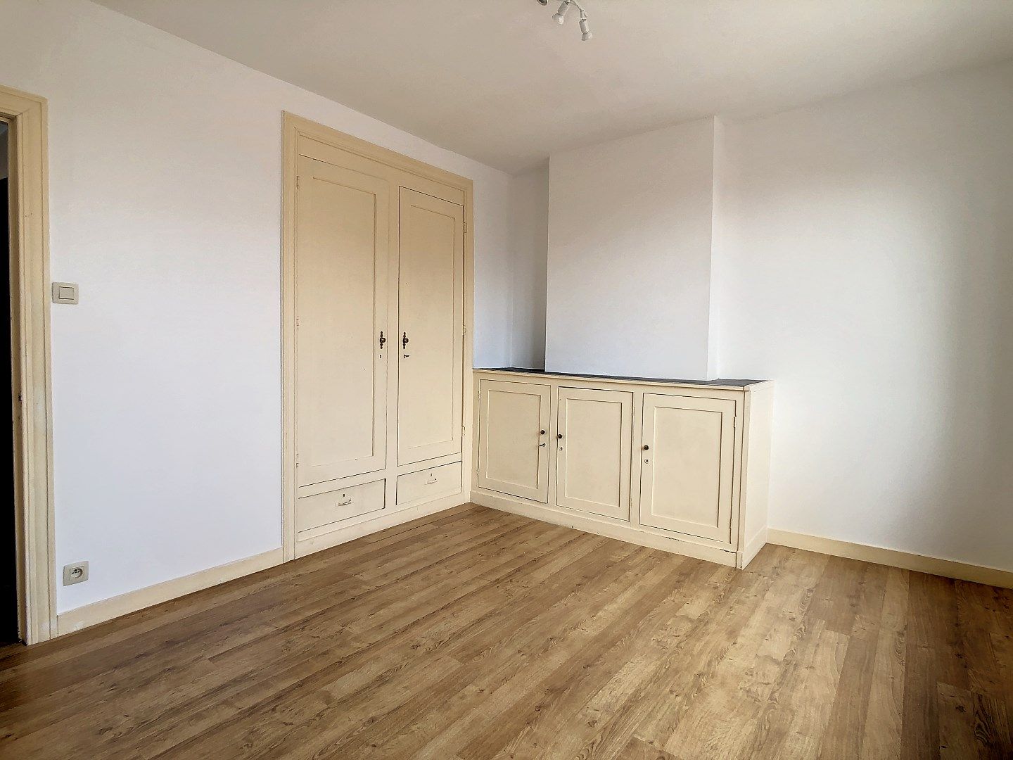 Centraal gelegen stadswoning met drie slaapkamers en aangename stadstuin – EPC 335 kWh/m² - bewoonbare oppervlakte 92 m²  foto 16