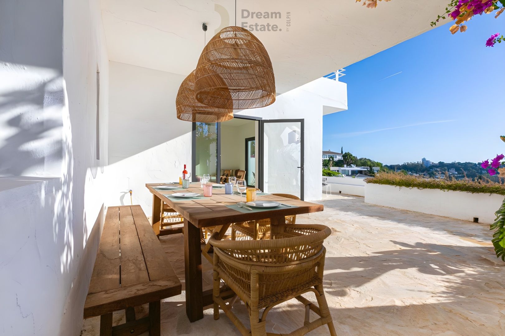 Gerenoveerde Ibiza'stijl' woning met uitzicht op zee te Benahavis. foto 11