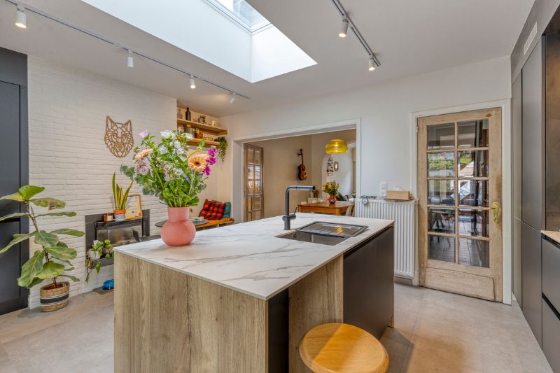 Zonnige authentieke woning met tuintje en topligging! foto 7