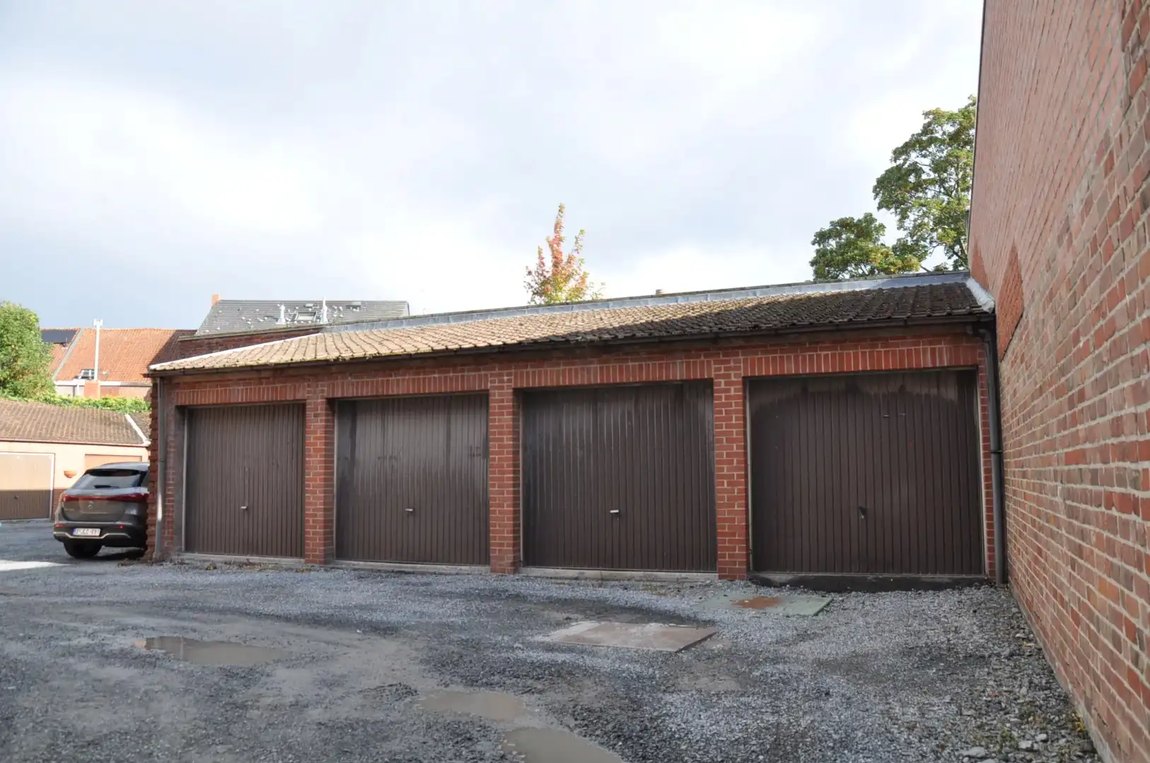 Vier ruime garageboxen te koop (apart of samen) in het centrum van Izegem - Melkmarkt.  foto 4