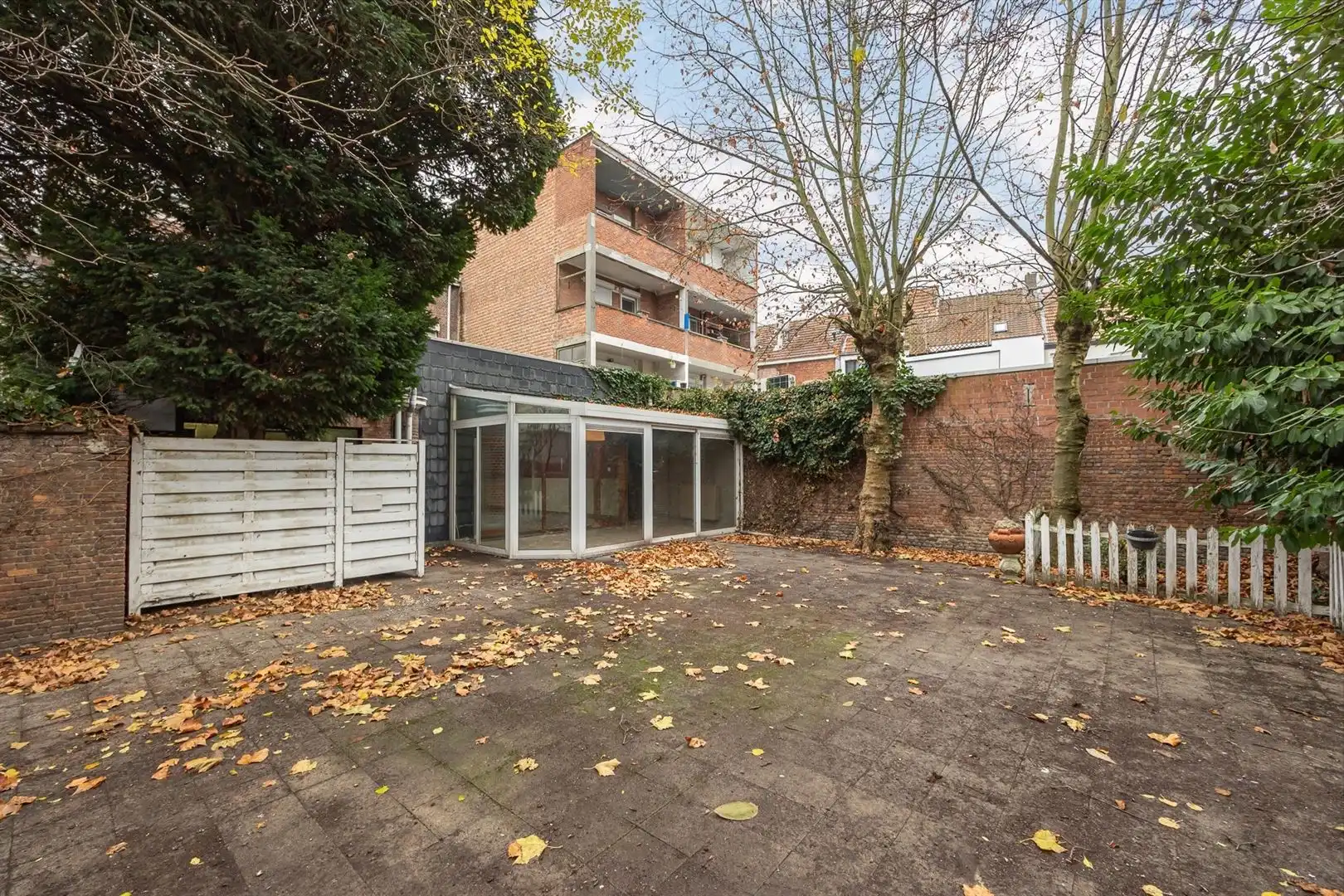 NEO-CLASSICISTISCH HERENHUIS bij parken foto 2