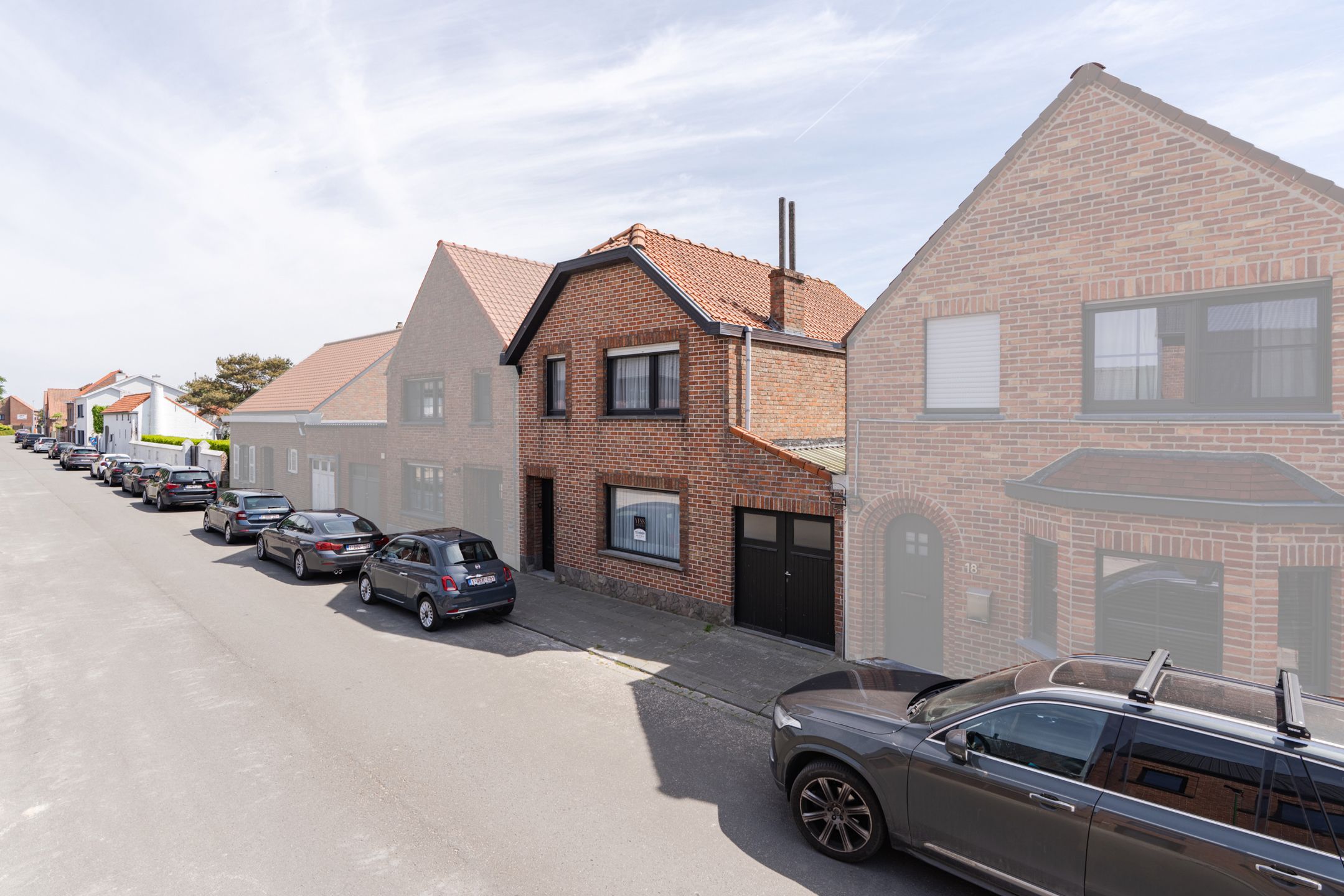 Charmante woning met veel potentieel in hartje Oudenburg! foto 2