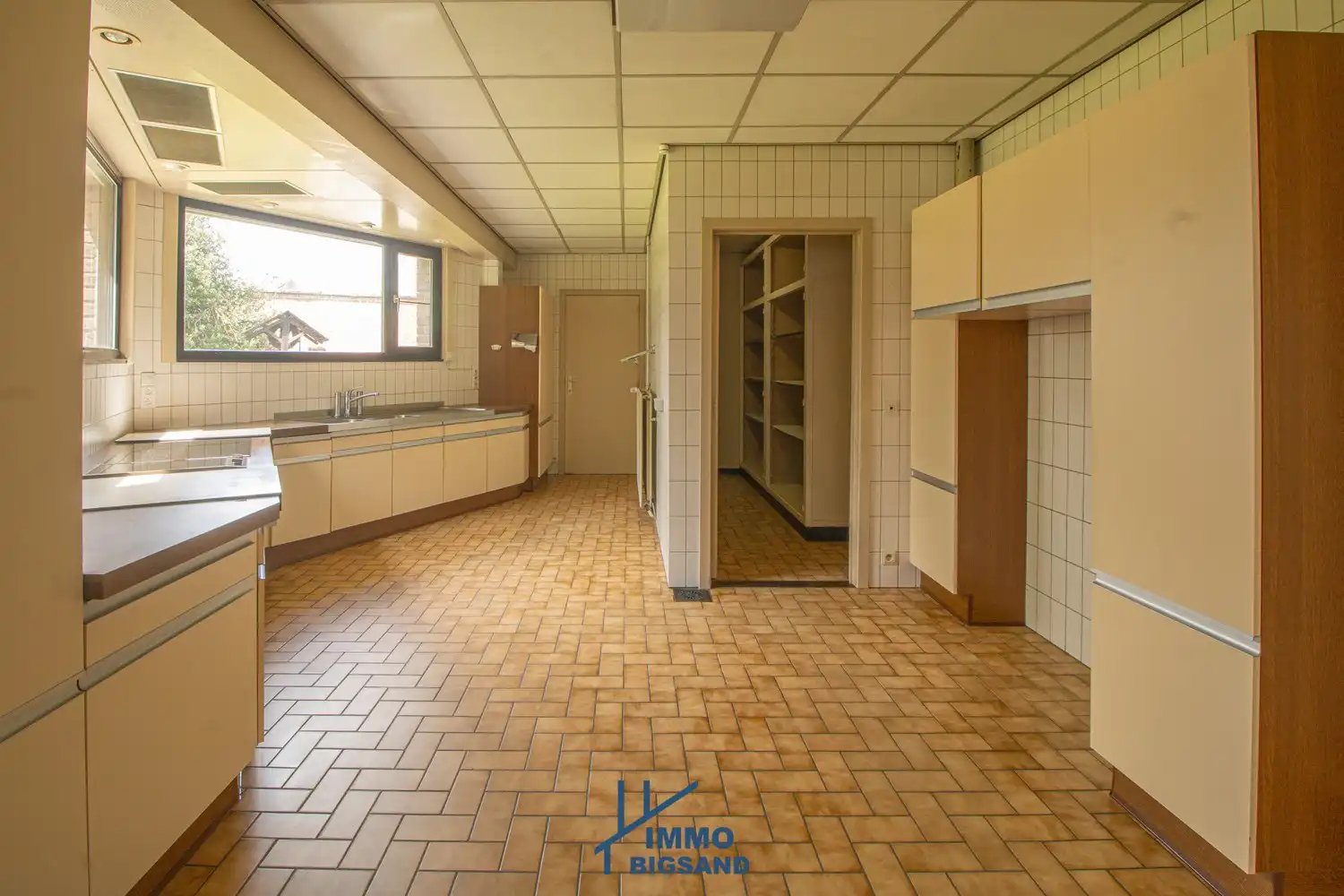 Ruime kloosterwoning op een perceel van 3082m² te koop met als zonering 'gelinkt met gemeenschapsvoorzieningen/zorgfunctie' foto 7