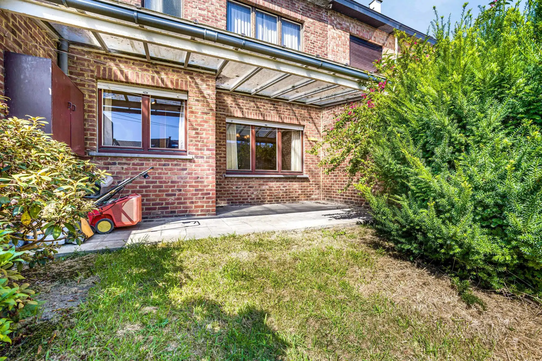 Goed gelegen woning met 4 slaapkamers en garage foto 8