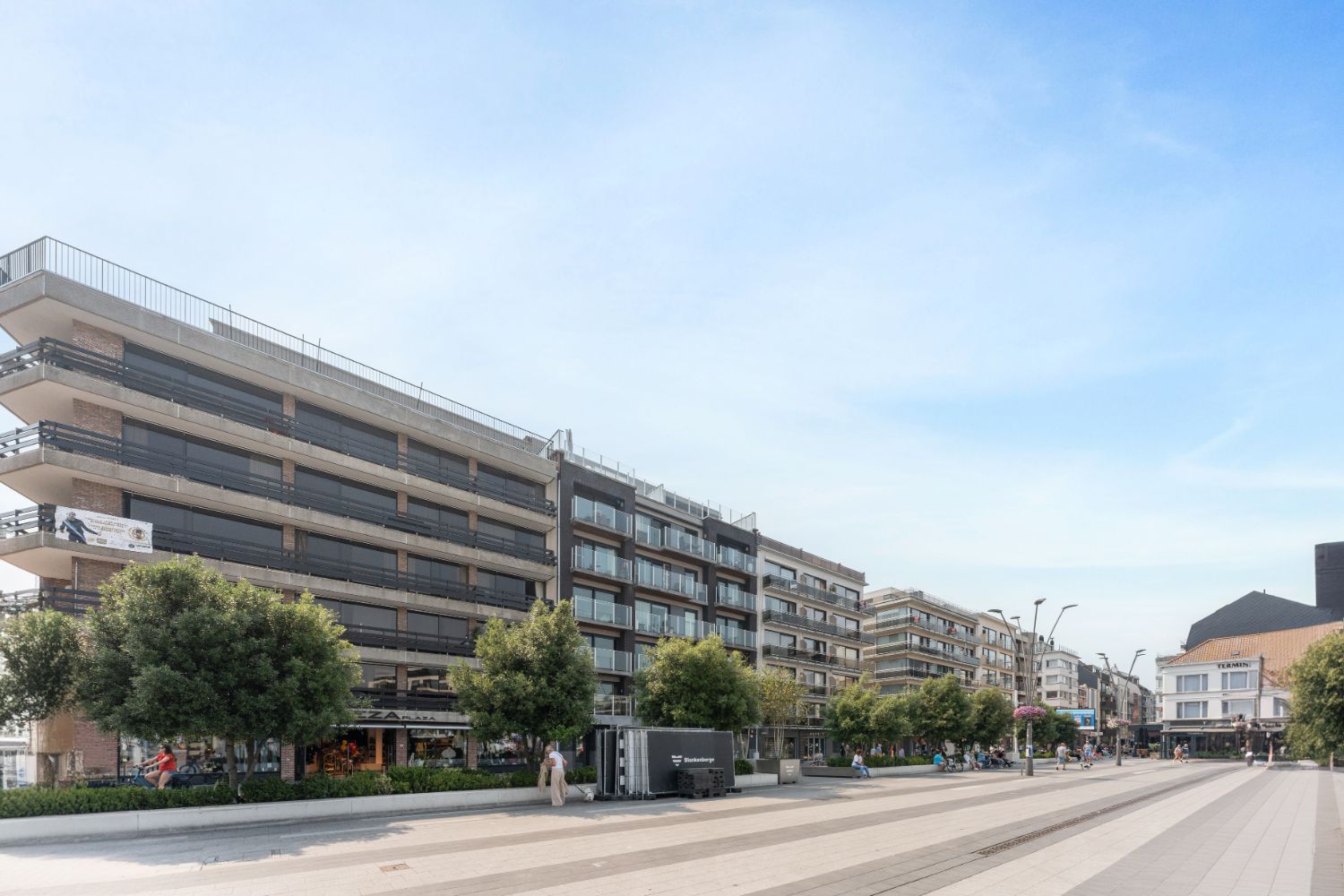 Prachtig instapklaar 2 slaapkamer appartement met een fantastisch zicht over het Stationsplein foto 19