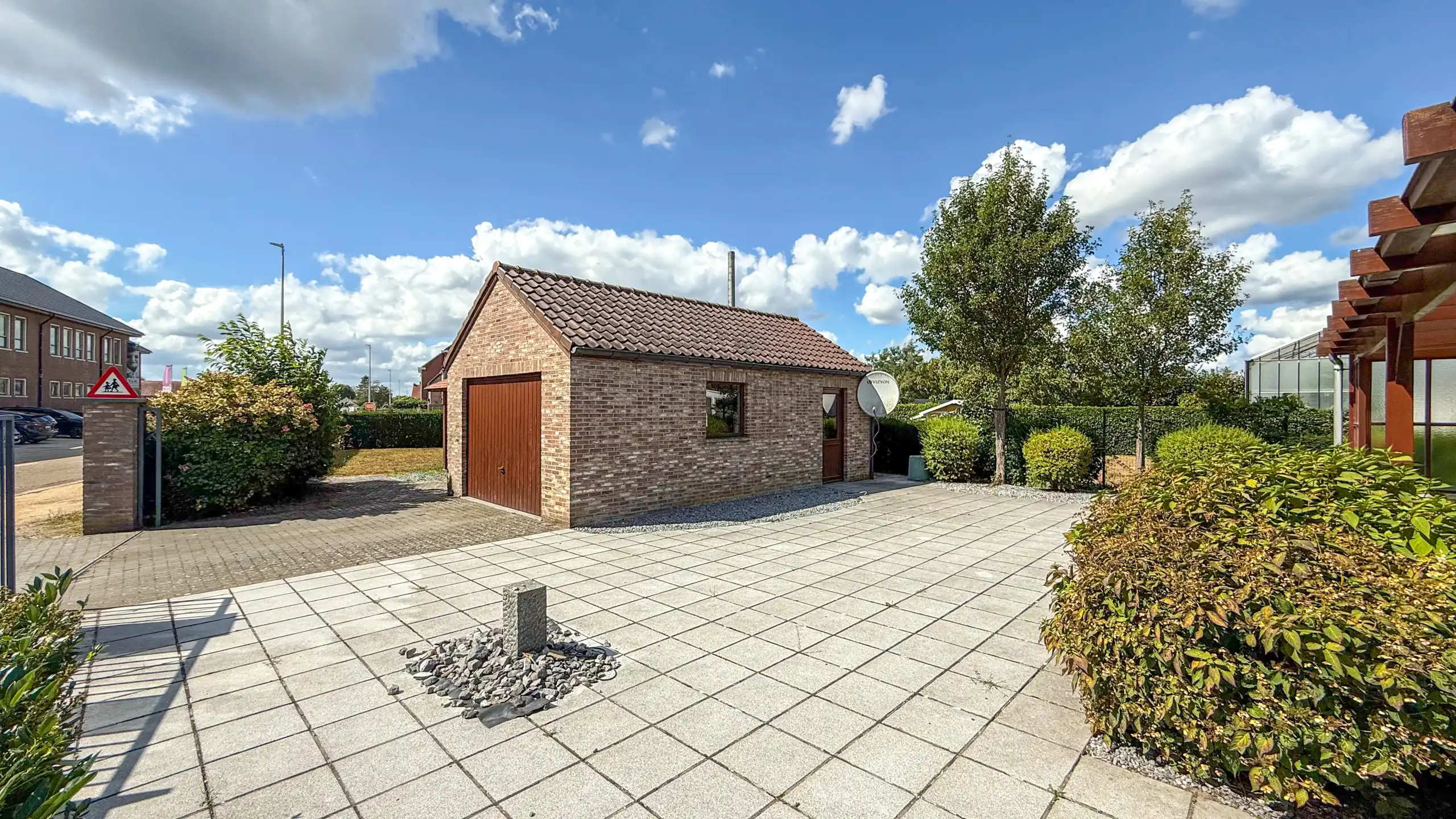 Ruime gezinswoning met 4 slpk, zonnepanelen en grote tuin! foto 48