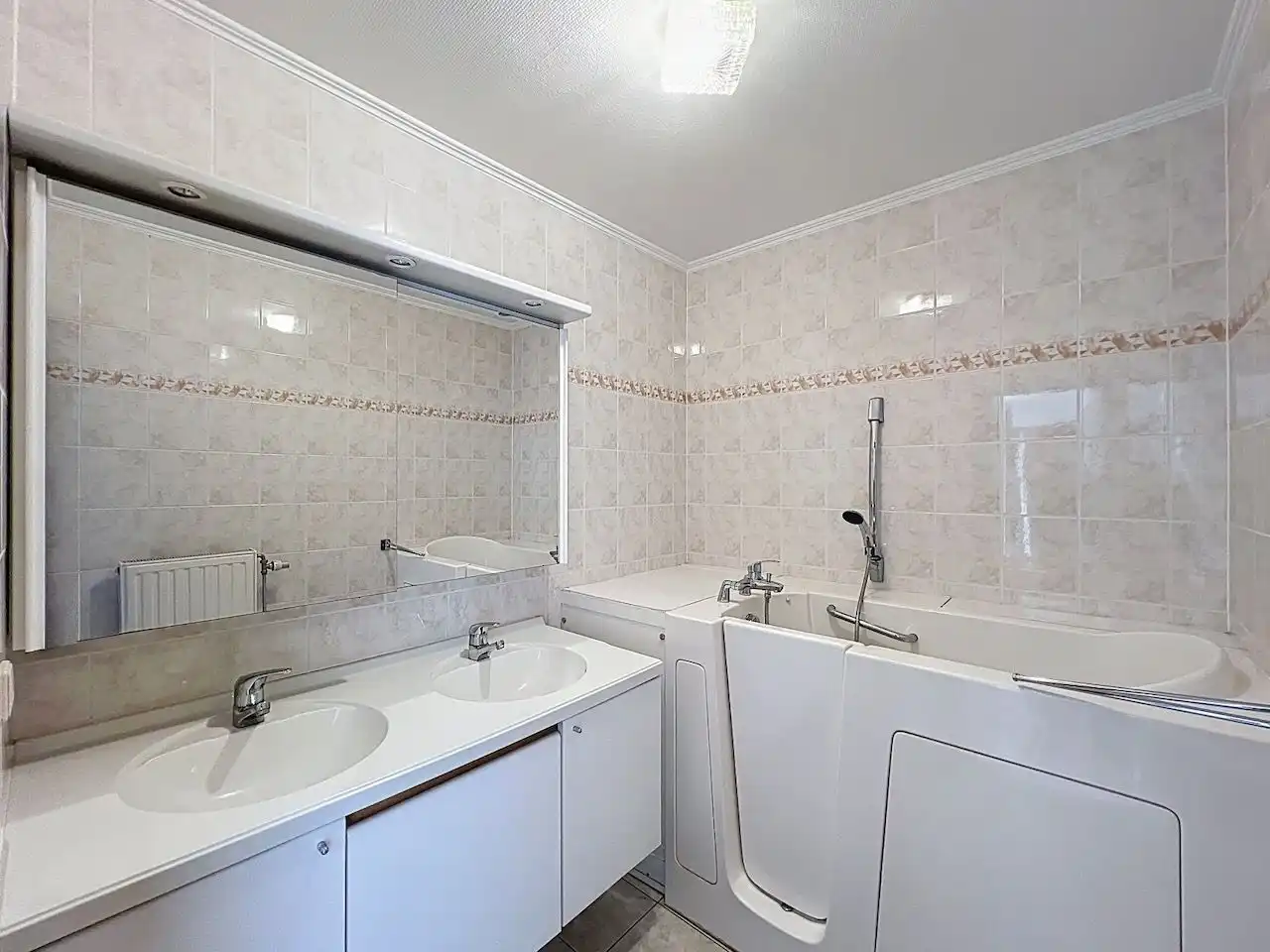 Ruim en functioneel appartement met drie slaapkamers vlakbij het Vissershuldeplein te Heist foto 24