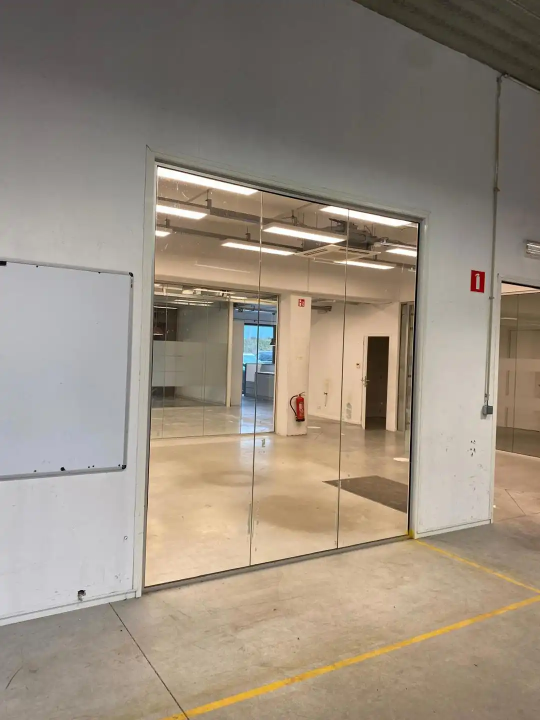 Kantoorruimte 310m² met aansluitend magazijn 216m²  in Burcht foto 29