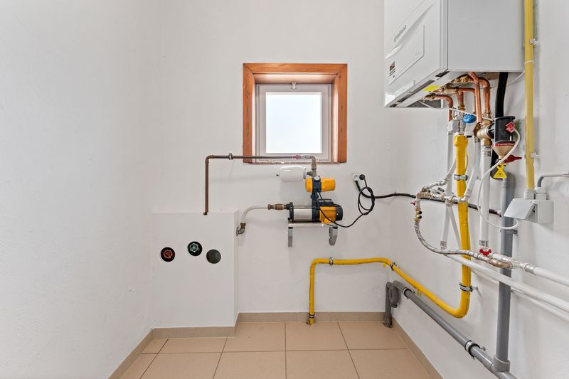 Roeselare - aan de rand van de stad : Charmante landelijke woning met tuin nabij de Zilverberg – Roeselare opp. 655 m² foto 16