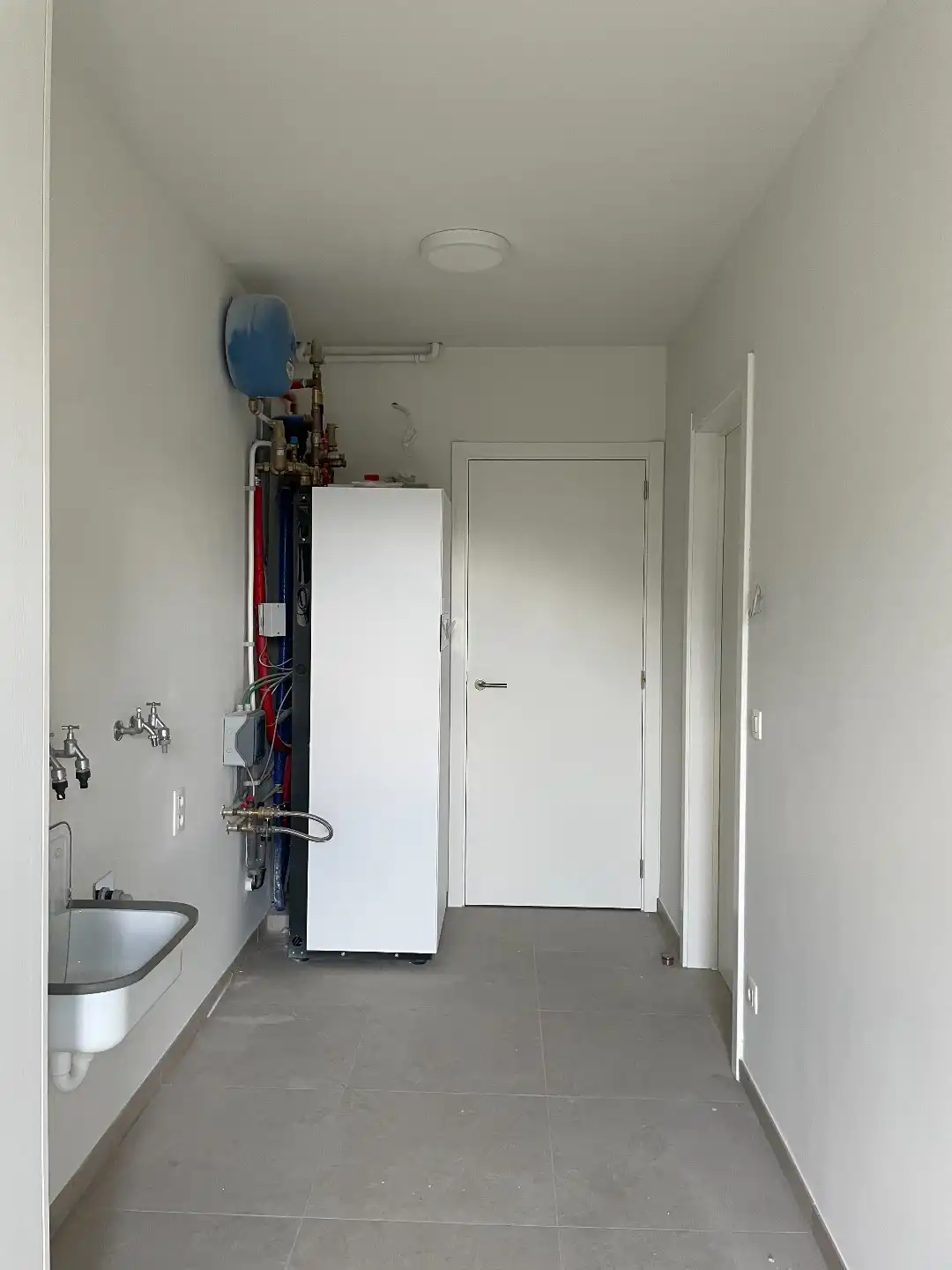 Zeer ruime moderne halfopen nieuwbouwwoning met tuin/terras en garage foto 15