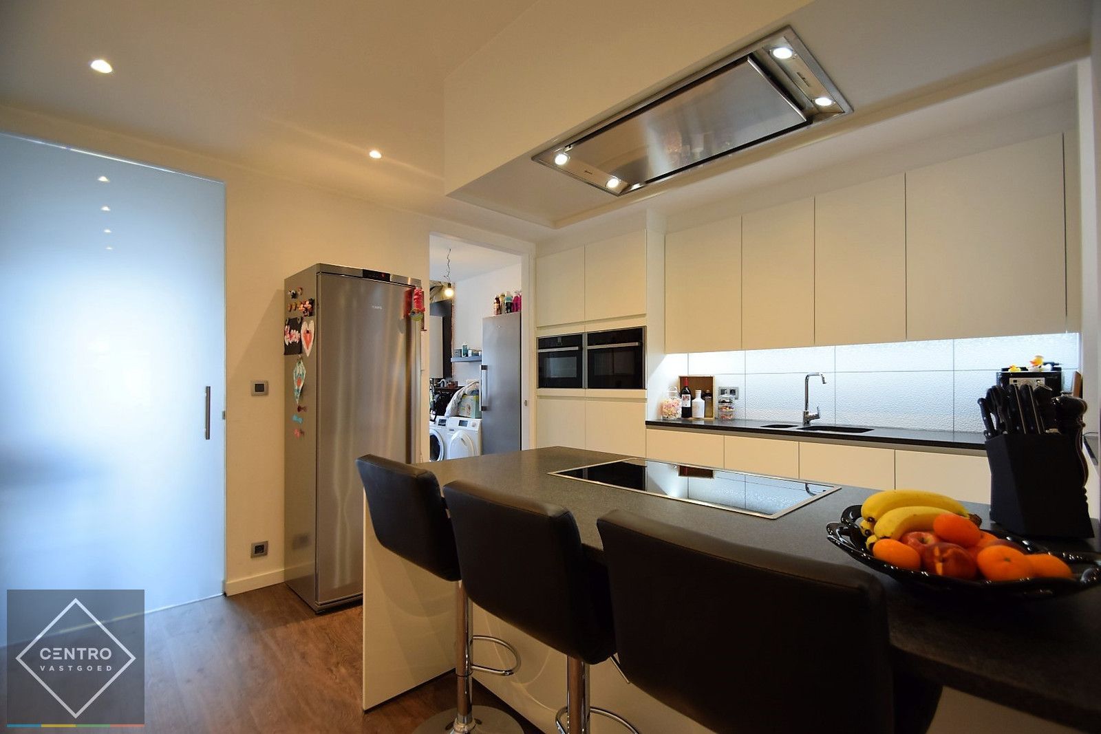 Volledig gerenoveerde woning met 3 slpks en leuke tuin! foto 7