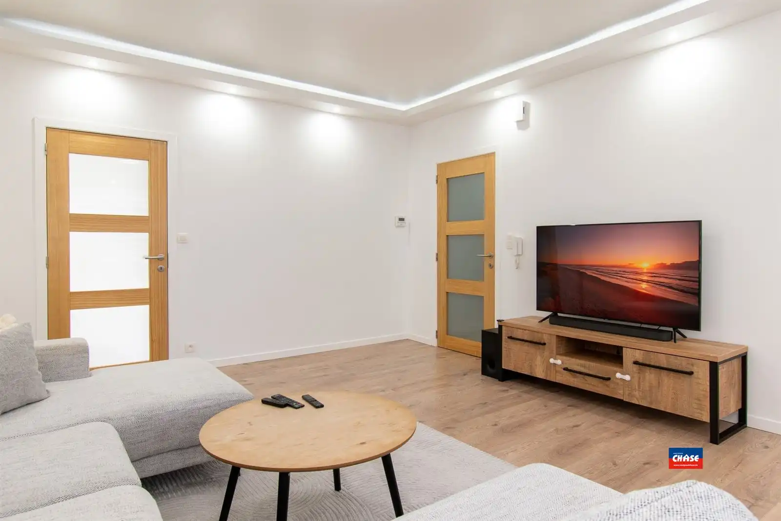 Gerenoveerd appartement met twee ruime slaapkamers en terras foto 9