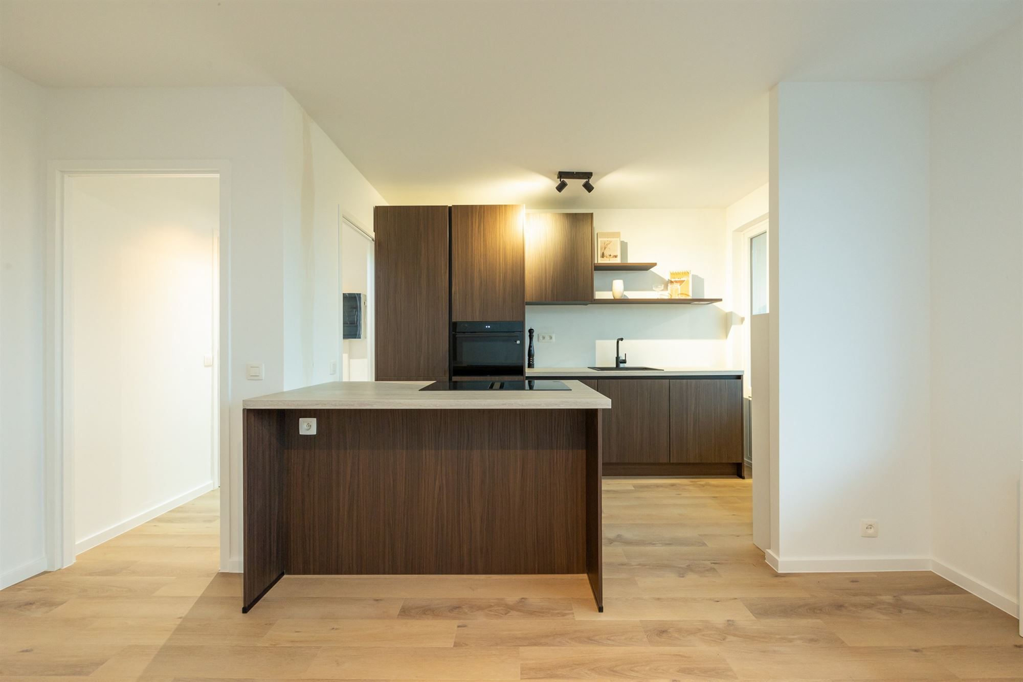 Gerenoveerd app. met 2 slpk. en terras foto 2