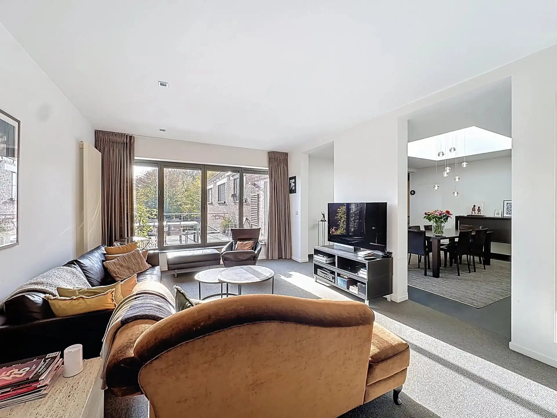 Zeer ruim en luxueus appartement met 2 slaapkamers, terras, tuin en overdekte staanplaats. foto 7