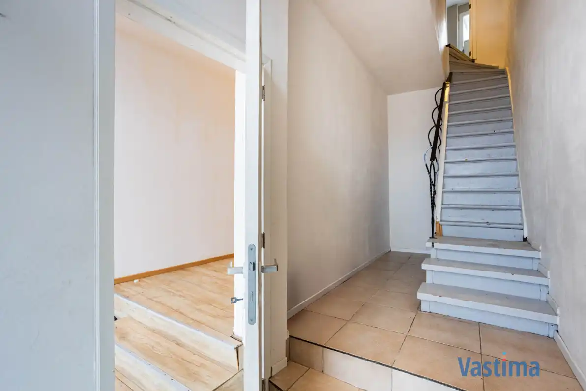 Op te frissen woning met potentieel in Erembodegem foto 7