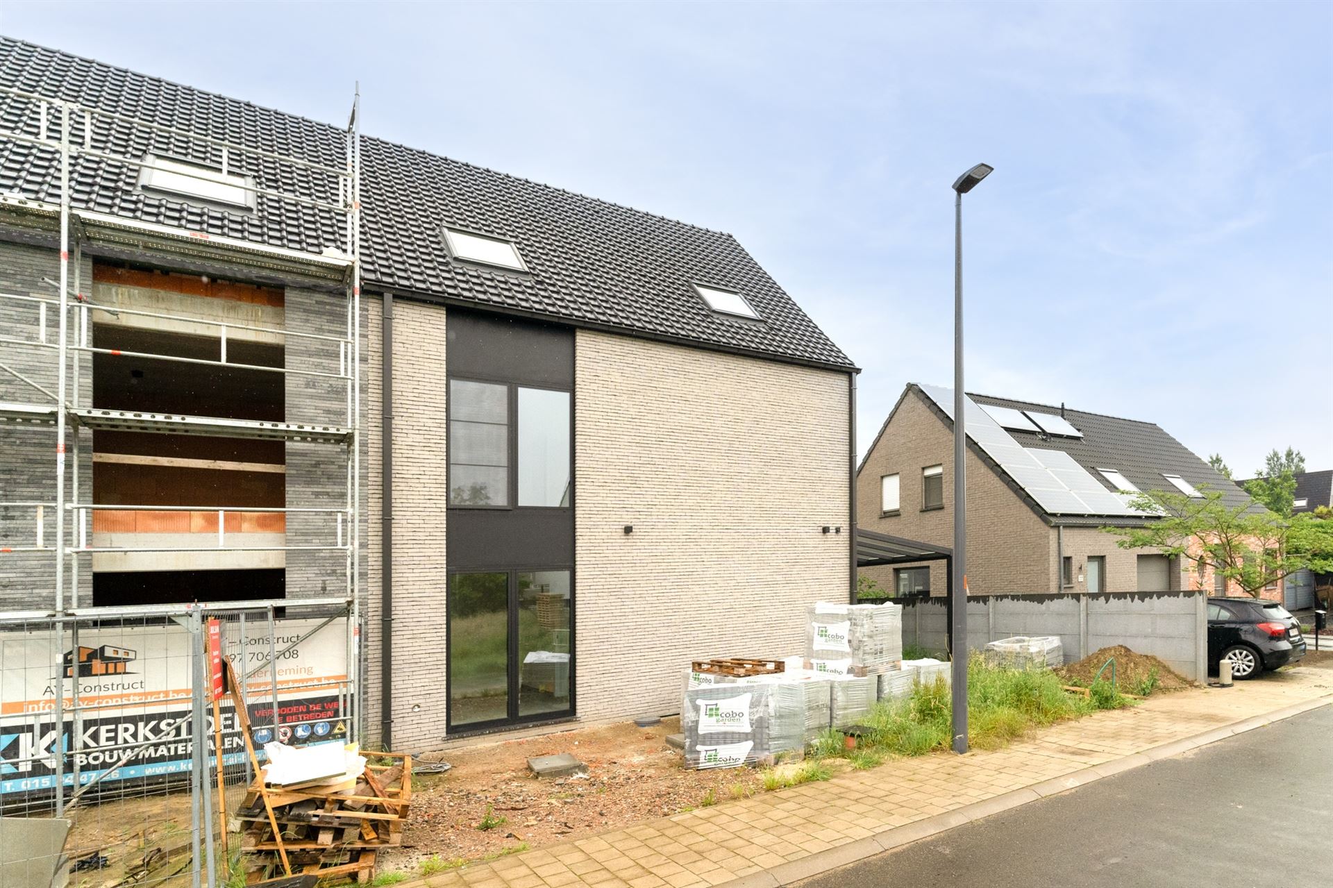 Moderne halfopen nieuwbouwwoning in Blaasveld! foto 1