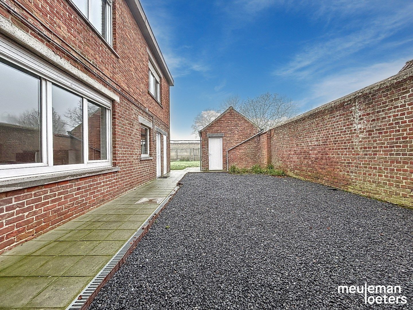 Karaktervolle ruime rijwoning met garage en tuin foto 18