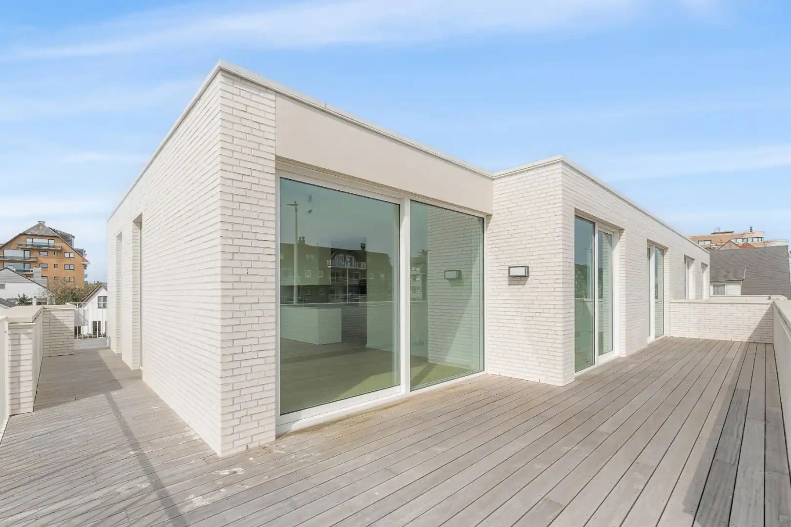 PRACHTIGE PENTHOUSE OP 200 METER VAN DE ZEEDIJK foto {{pictureIndex}}