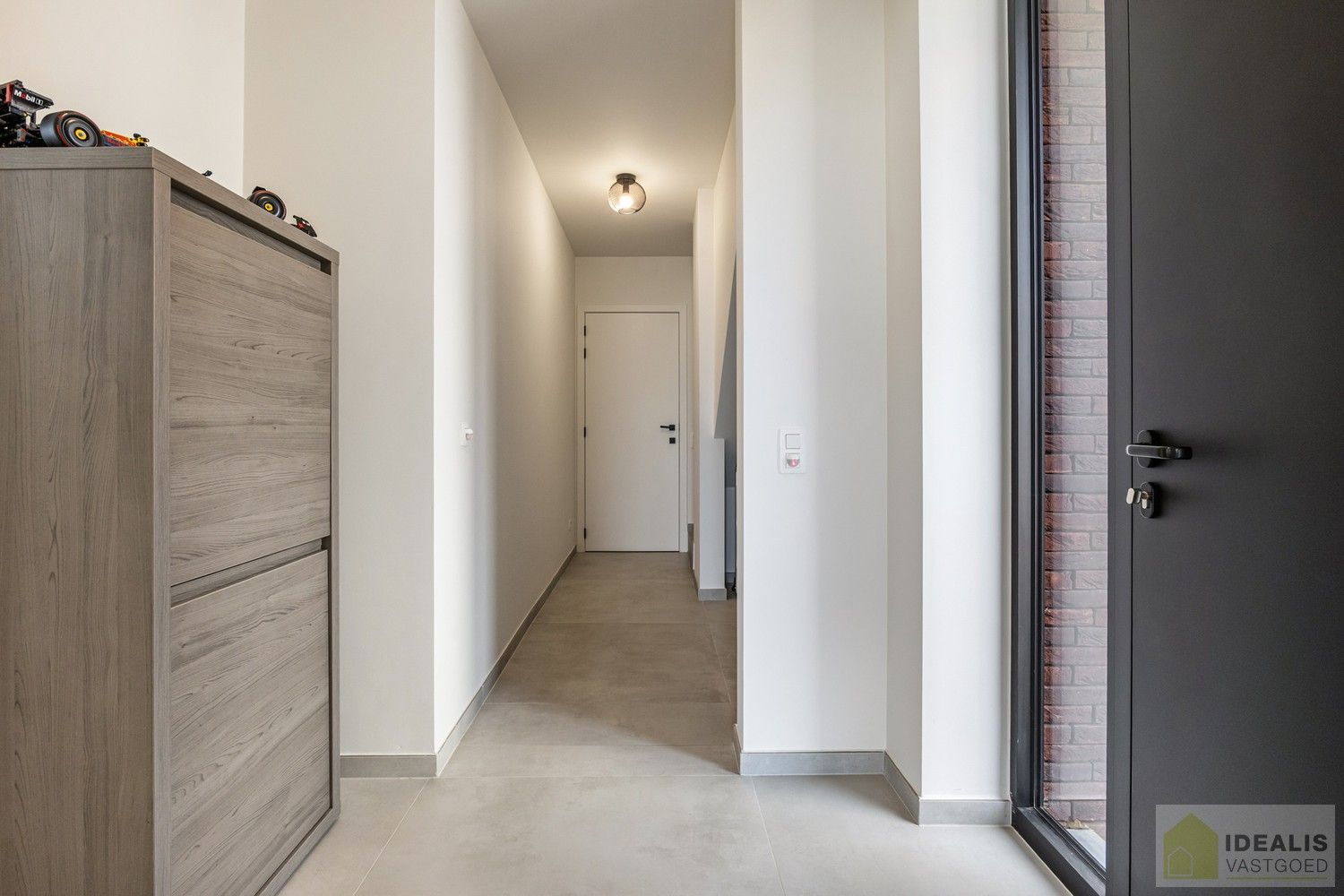 PRACHTIGE NIEUWBOUWWONING (ONDER REGISTRATIERECHTEN) MET EEN HEERLIJK LICHTRIJKE WOONKAMER MET OPEN KEUKEN, RUIME BERGING, BUREEL, 3 SLAAPKAMERS, RUIME DRESSING EN RUIME BADKAMER VOORZIEN VAN ALLE COMFORT! EEN HEERLIJK RUIM HUIS MET EEN NAAR WENS AAN TE LEGGEN TUIN, OP EEN GEGEERDE LOCATIE NABIJ HET CENTRUM VAN PEER! foto 7