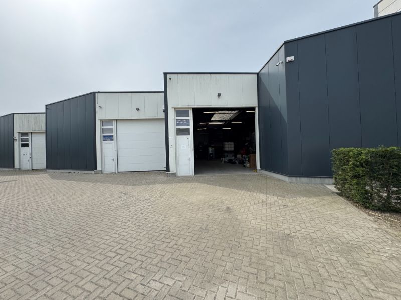 KMO-unit te koop foto {{pictureIndex}}