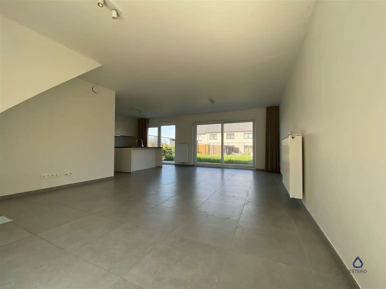 Moderne woning met met 4 slaapkamers foto 3